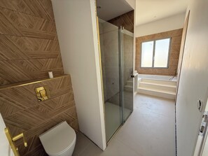 Shower, towels, toilet paper - House of Olives (Puilboreau)