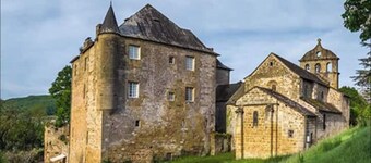 Nature and lake chalet in a residential leisure park with swimming pool