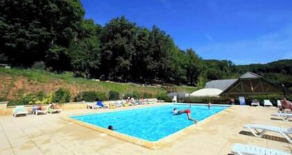 Nature and lake chalet in a residential leisure park with swimming pool