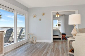 บ้านพัก, หลายเตียง (Breezeway) | บริเวณนั่งเล่น