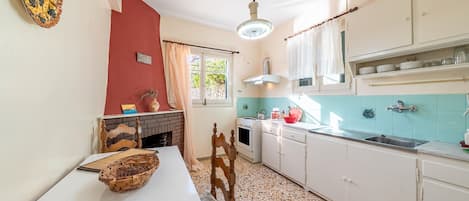 Refrigerador, horno, placa de cocina, cafetera/tetera