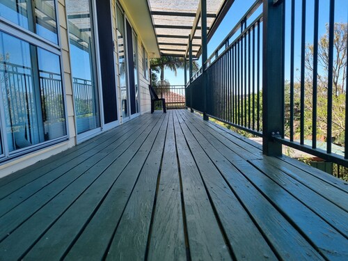 Enjoy Sydney's Northern Beaches. Unique district views, classic home, sleeps 5