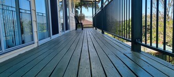 Enjoy Sydney's Northern Beaches. Unique district views, classic home, sleeps 5