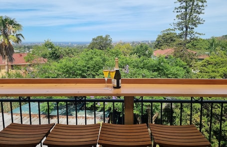 Outdoor dining. Enjoy Sydney's Northern Beaches. Unique district views, classic home, sleeps 5