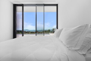 4 bedrooms, iron/ironing board, Internet, bed sheets