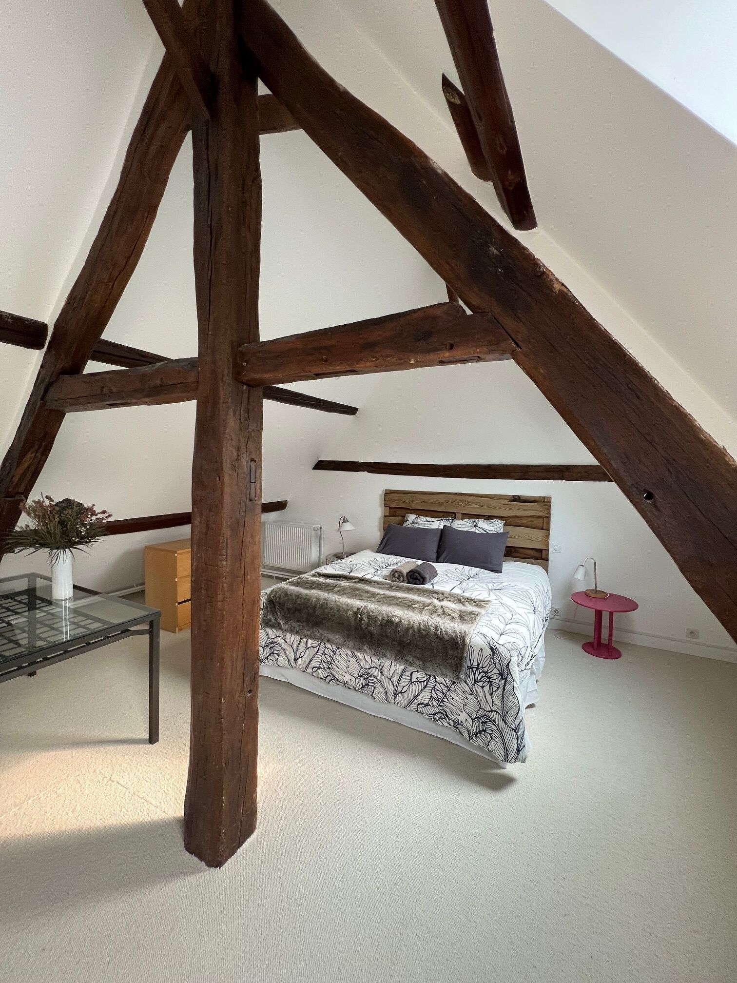 Herbergi með tvíbreiðu rúmi - gæludýr leyfð - útsýni yfir garð | Rúmföt af bestu gerð, dúnsængur, rúm með „pillowtop“-dýnum