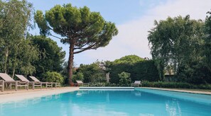 A heated pool - Villa Phoenix - Ancient and modern charm (La Couarde sur mer)