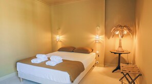 5 bedrooms, iron/ironing board, free WiFi