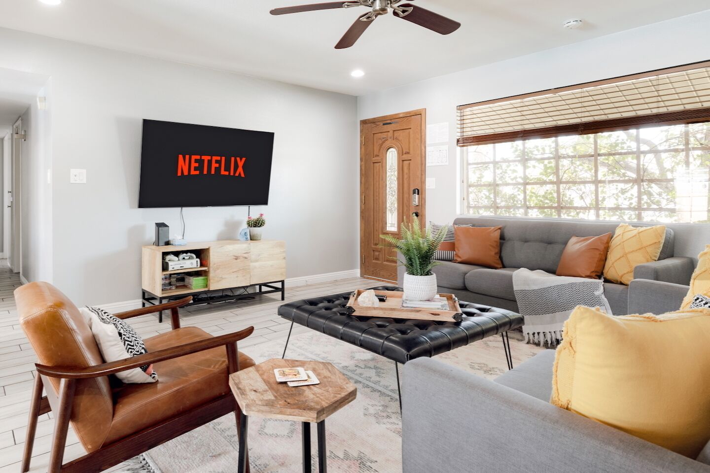Smart TV, table tennis