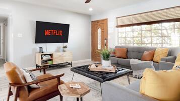Smart TV, table tennis