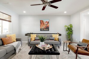 Smart TV, table tennis