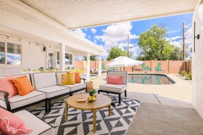 Outdoor pool, a heated pool - 4 Min to Old Town, Resort Backyard with Heated Pool, Hot Tub and Outdoor Kitchen (Scottsdale)