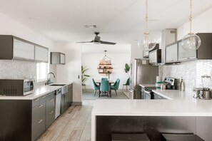 Fridge, microwave, oven, stovetop - 4 Min to Old Town, Resort Backyard with Heated Pool, Hot Tub and Outdoor Kitchen (Scottsdale)