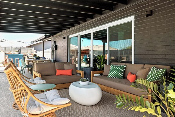 Terrace/patio - Scottsdale Social Club: Gym, Hot Tub, Heated Pool, Ping-Pong, Putting Green (Scottsdale)