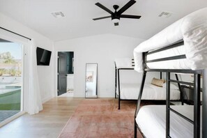 4 Schlafzimmer, Bügeleisen/Bügelbrett, kostenloses WLAN, Bettwäsche