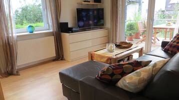 Een televisie, een dvd-speler en een stereo