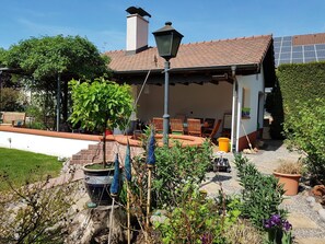 Property grounds - Holiday Apartment 2, 65 sqm, balcony, 1 bedroom, max. 4 people (Grenzach-Wyhlen)