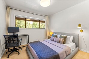 4 dormitoris, planxa i posts de planxar, wifi gratuïta i roba de llit 