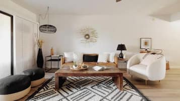 Een smart-tv en een open haard