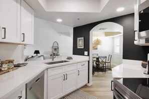 Fridge, microwave, oven, stovetop - Escape 48! Heated Pool, Hot Tub, Fitness Center, walk to Coffee, Grocery (Phoenix)