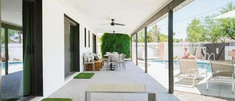 Outdoor dining