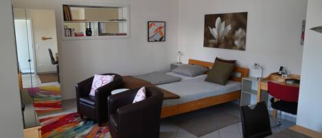 Iron/ironing board, WiFi, bed sheets