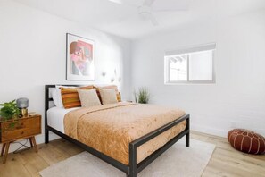 3 chambres, bureau, fer et planche à repasser, accès au Wi-Fi (inclus)