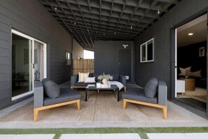 Terrace/patio - Duchess: Free Trolley to Old Town! Heated Cocktail Pool, Fire Pit, Den (Scottsdale)