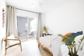 3 chambres, bureau, fer et planche à repasser, accès au Wi-Fi (inclus)