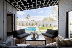 Outdoor pool, a heated pool - Duchess: Free Trolley to Old Town! Heated Cocktail Pool, Fire Pit, Den (Scottsdale)