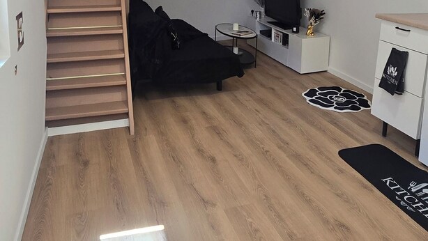 A modern, compact living space with a loft bedroom, a kitchen area, and a staircase. - Sweet Escape. T1 BIS ROMANTIC (Bourg-lès-Valence)