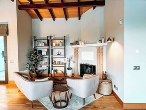 TV, fireplace, offices
