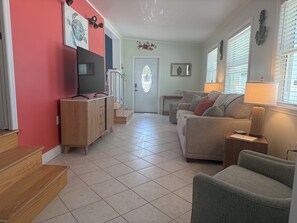 Smart TV, table tennis - Turtle cove: Perfect Cozy Oasis in SWFL with Pool, Hot Tub & More! (Fort Myers)