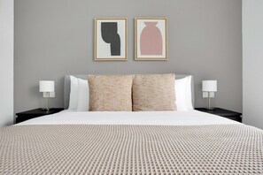 2 chambres, fer et planche à repasser, Wi-Fi, draps fournis