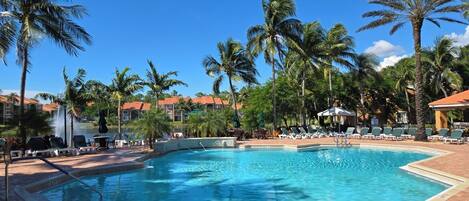 Piscine extérieure, piscine chauffée