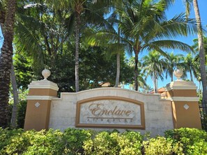 المنطقة المحيطة بالمنشأة