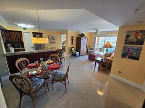 Interior - Relaxed Comfort Near the Coast in Naples, Florida 1 Month at a Time (Naples)