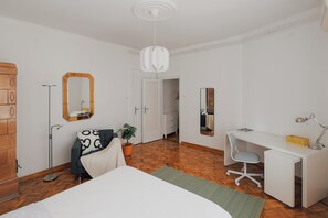 3 bedrooms, desk, iron/ironing board, free WiFi