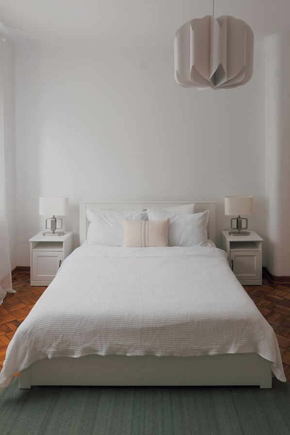 3 bedrooms, desk, iron/ironing board, free WiFi