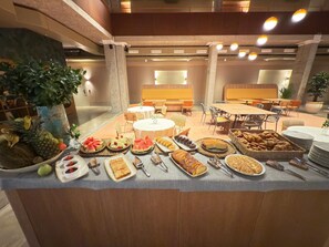 Daily cooked-to-order breakfast for a fee