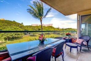 Outdoor dining - Honua Kai Konea | 4 Free Rental Cars | KBM Resorts | X X L Corner Suite | 4 Units, 7 Bedrooms | ML-1295 (Lahaina)