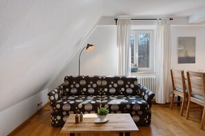 Unclassified image, 2 of 40, button