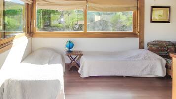 5 chambres, fer et planche à repasser, Wi-Fi, draps fournis