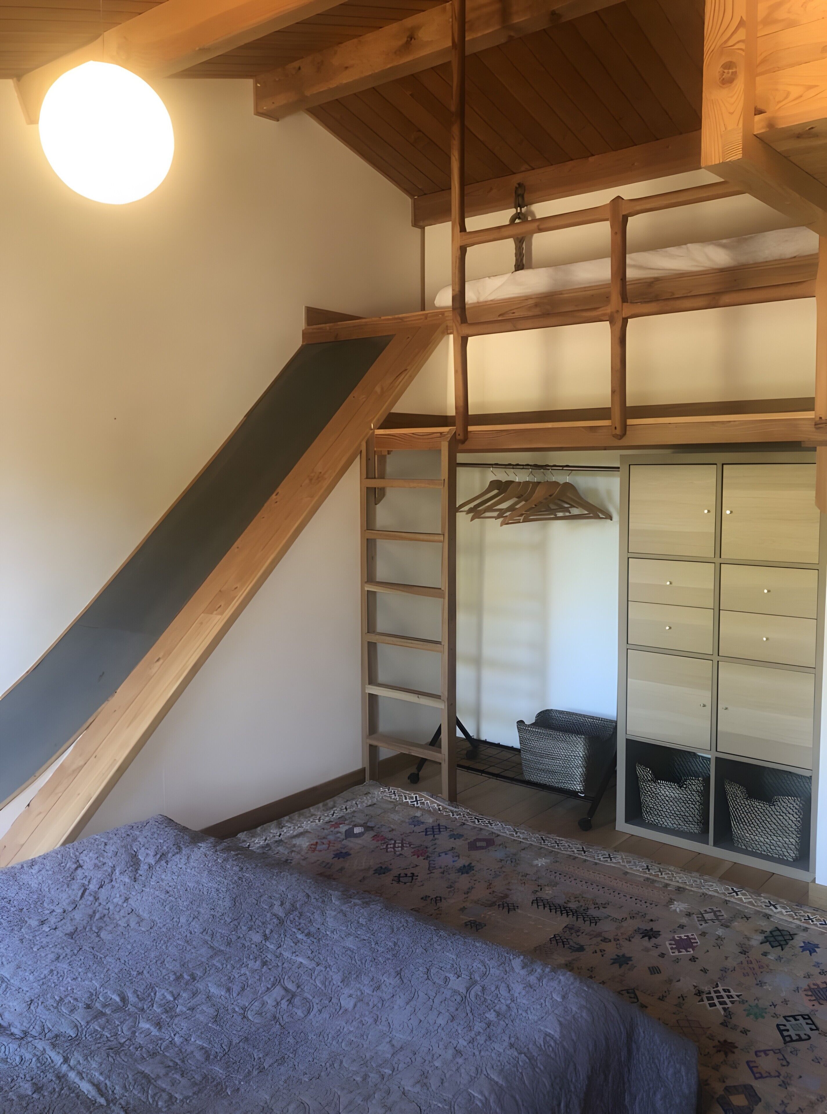 5 slaapkamers, een strijkplank/strijkijzer, wifi, beddengoed