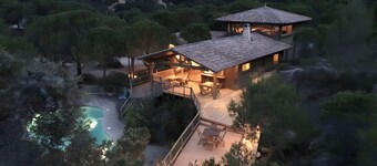 Villa 'Dans Site Exceptionnel' with Mountain View, Wi-Fi and Air Conditioning