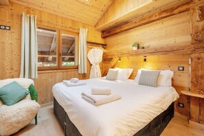 4 عدّة غرف نوم ومكواة/لوح كي وخدمة الإنترنت وملاءات أسرّة