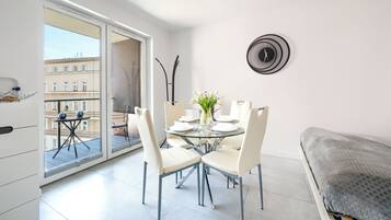 Studio (35) | In-room dining