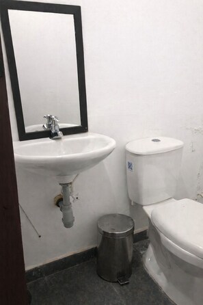 Serviettes fournies, savon, papier toilette