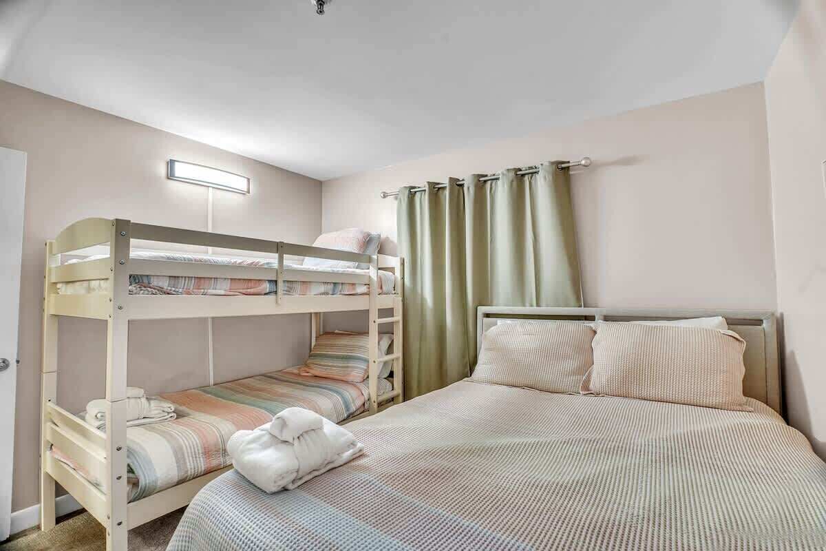 2 slaapkamers, een strijkplank/strijkijzer, gratis wifi, beddengoed