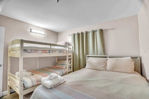 2 chambres, fer et planche à repasser, Wi-Fi gratuit, draps fournis
